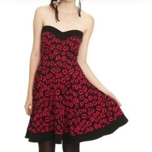 Hot Topic Leopard Lips Tube Dress
